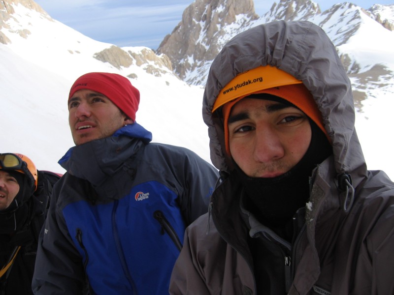 Tırmanış için bize destek veren arkadaşlarımız Selçuk Demren ve Alican Yalçın