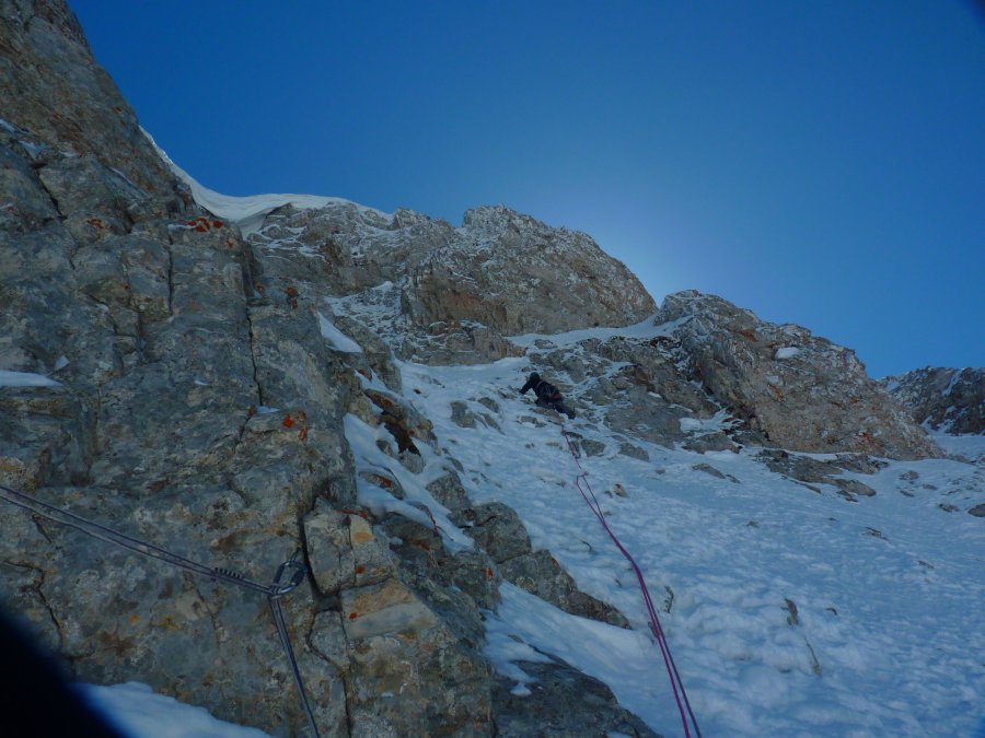 Emre ikinci ip boyunda