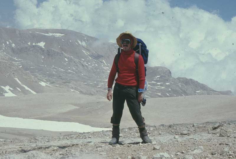 Malzemelere dikkat! Emler-Kızılkaya belindeyim. Arkam Yedigöller.