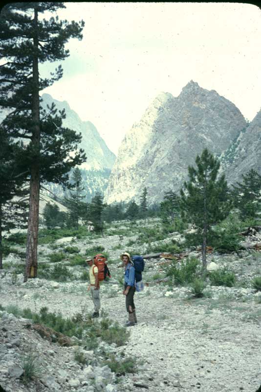 Barazama ve Şelalelere doğru yürüyüşümüz sürüyor.