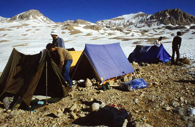 Daha sonra yürüyüş ekipleri ile buluşup Yedigöller'e kamp attık.