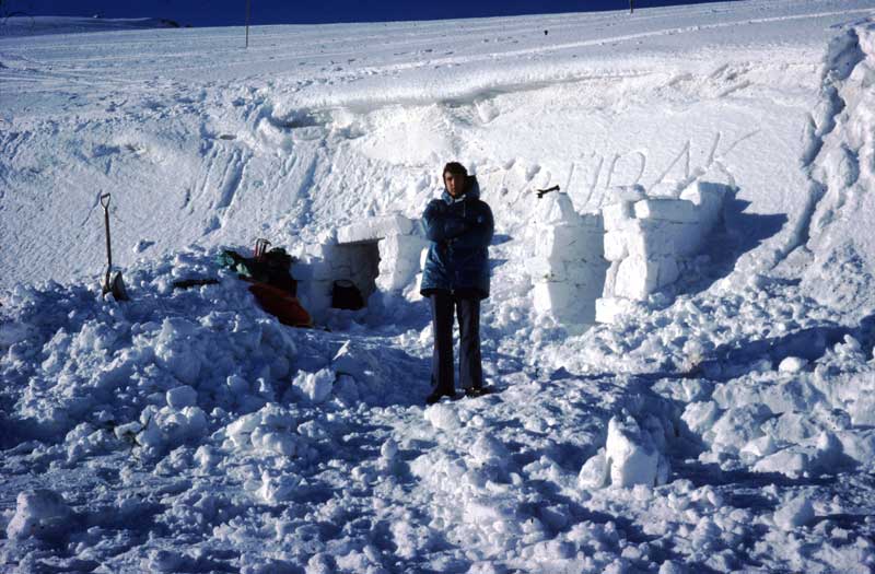 Mağara tesislerimizin dışarında görünümü.
