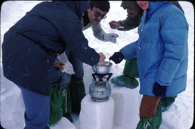 Ama çorbamızı yapabiliyordu.