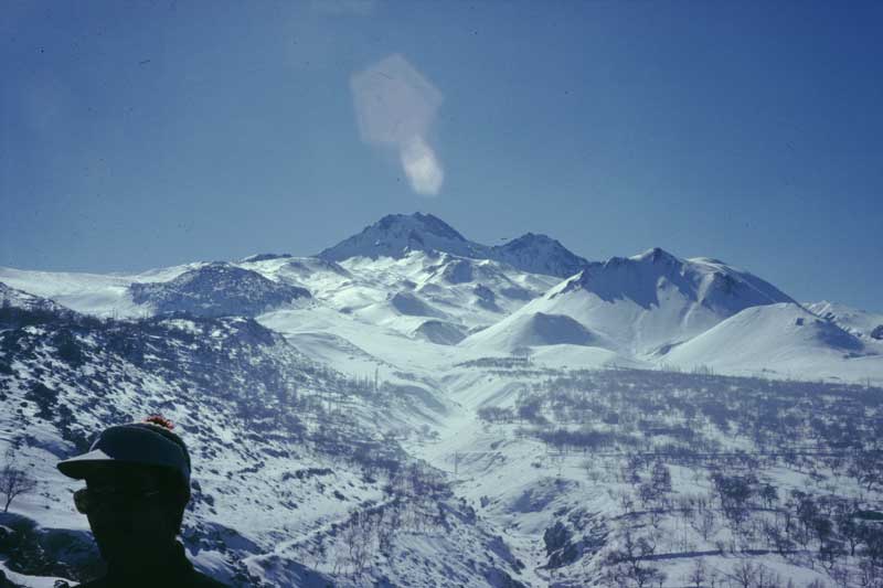Bizim dönemin en kapsamlı tırmanışı idi. Toplam 26 kişiyi 11 kişilik kış malzemesi ile Erciyes buzula götürdük 12 kişi zirveye ulaştı toplam 17 gün sürdü. Düzenleyen biz 3 kişinin tüm master hayalleri o gezide bitti.