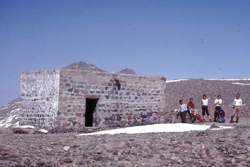 2600 metredeki buzul kulübesi