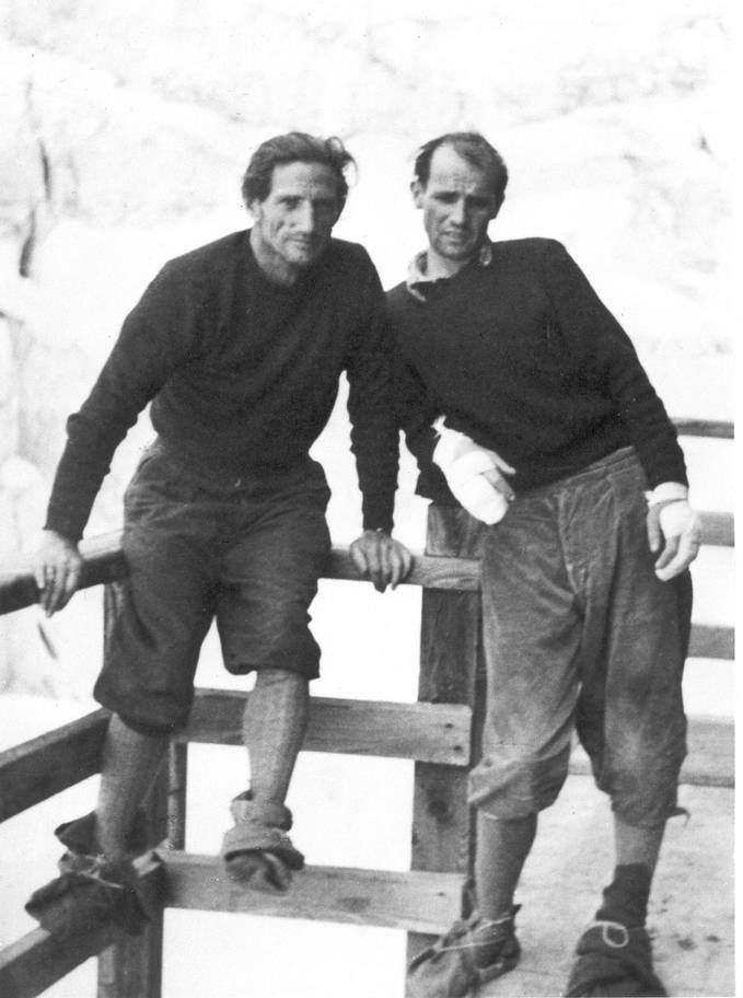 Anderl Heckmair ve Hermann Köllensperger Grandes Jorasses Walker Sırtı tırmanışı sonrası