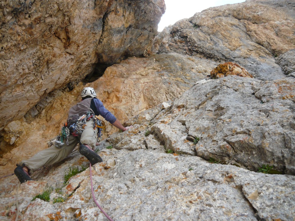 Emrah kilit ip olan 4. ip boyunun başında