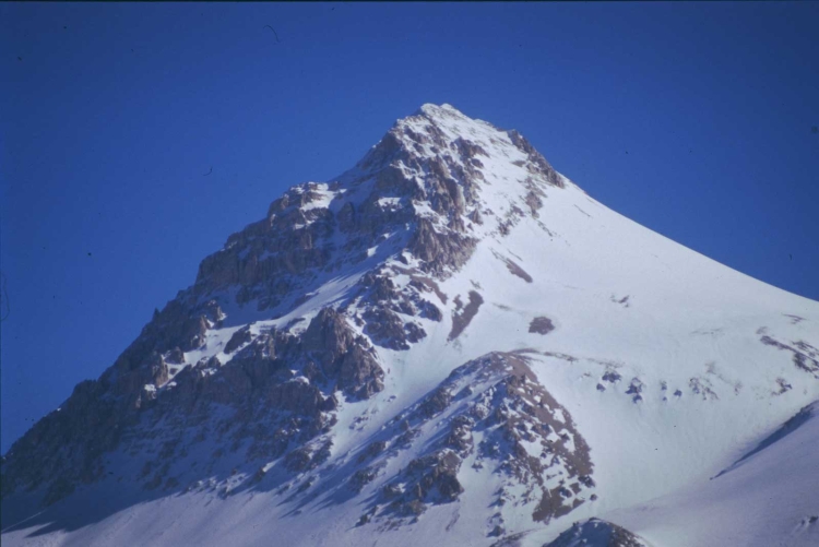 1996 yılında Kızlarsivrisi'ni ilk gördüğüm anda çektiğim resim. Solda gölgede kalan bölgeye çok uzun bir dönem bakıp hayal kurmuştum.