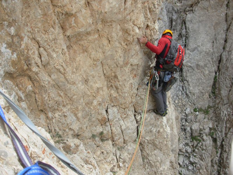 Mustafa 6. ip boyunun başında yan geçiyor