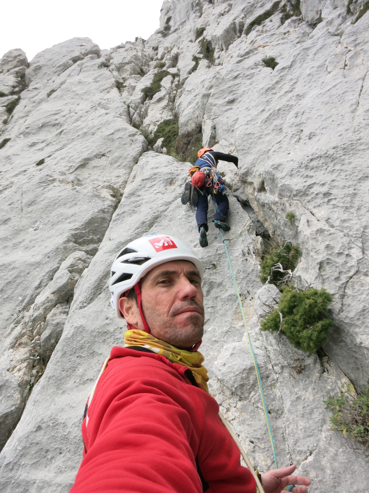 11. ip boyundaki dağınık çatlaklar