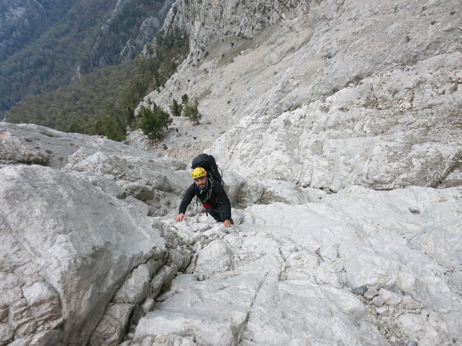 Eren ilk ip boyunda serbest ilerliyor