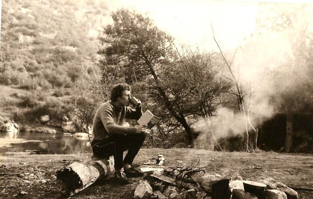David Smeaton Ballıkayalar Kanyonu’nun girişinde bir kamp sabahında.