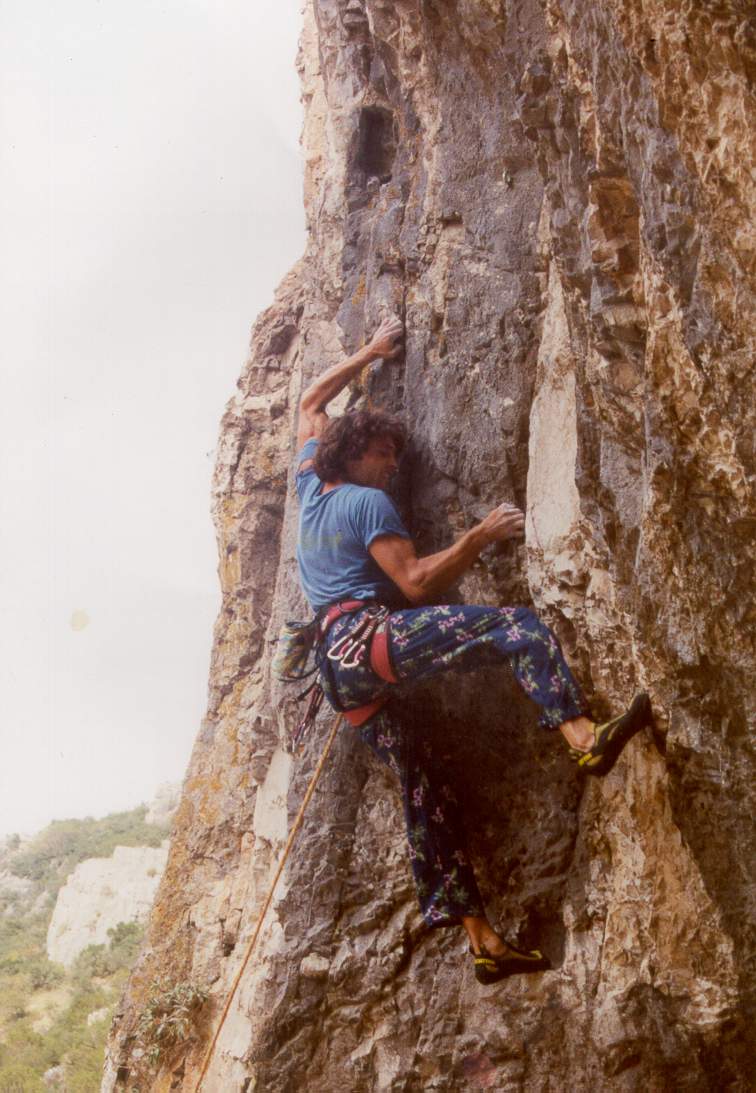 Öztürk Kayıkçı vadide açtığı rotalardan birisi olan Medyadan Sonra'yı tırmanırken