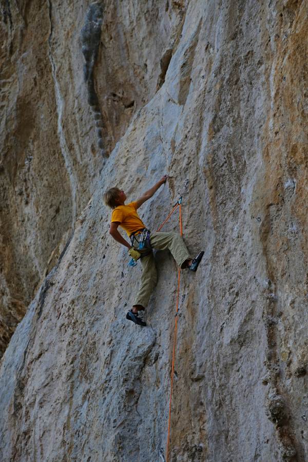 Alex Megos “Pufa Pufa Pufa” 7c 30m Secret Garden. 