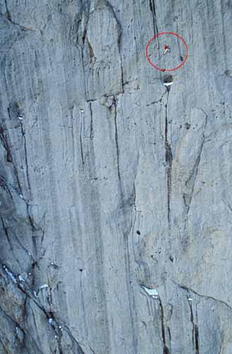 Thomas Bubndorfer serbest-solo tırmanıyor. Soldan sağa: Hochkonig solo Hochkonig solo ve Marmolada