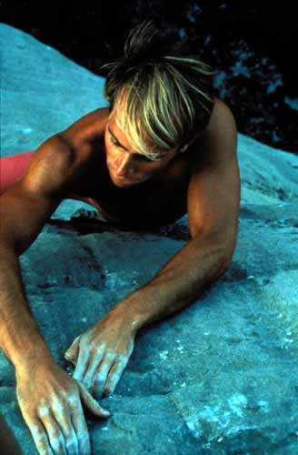 Thomas Bubendorfer Fransa Verdon'da serbest-solo tırmanıyor.